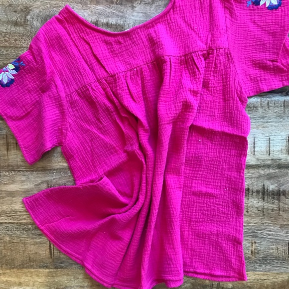 Embroidered floral top! - Picture 6 of 6